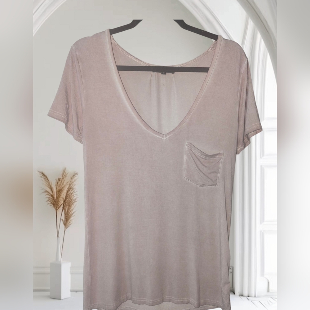POL Acid Wash Light Purple Tint Basic V-Neck Tee